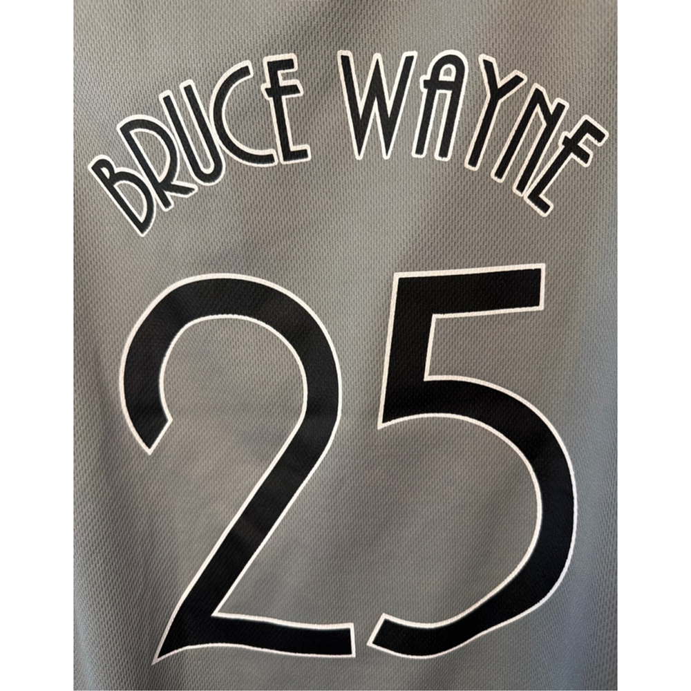 Batman DC The Animated Series Bruce Wayne 25 Basketball Jersey Loot Wear Medium - Picture 7 of 7